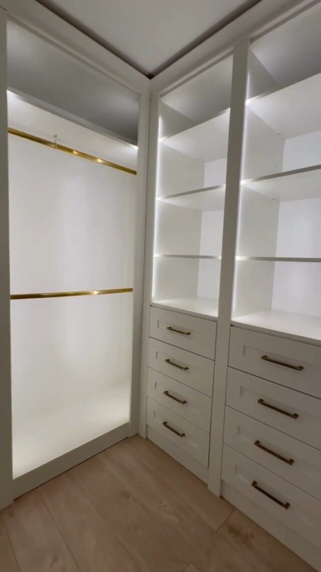 💭Every girl’s dream… a walk-in wardrobe

At BeSpace, we want to bring your dreams to life and make it feel like a luxury ✨

And let’s be honest, you can never have too much space for shoes, handbags, and everything in between 👠👗👜

📍 Visit our Blanchardstown or Stillorgan showroom today to envision your dream 💭💖