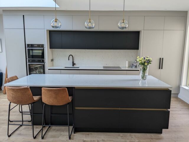 A proud customer sent us these photos of her beautiful new kitchen install we did this summer. What a stunning space. 😍 #kitchendesign #handlelesskitchen #brass #bespace #eatsleeplive