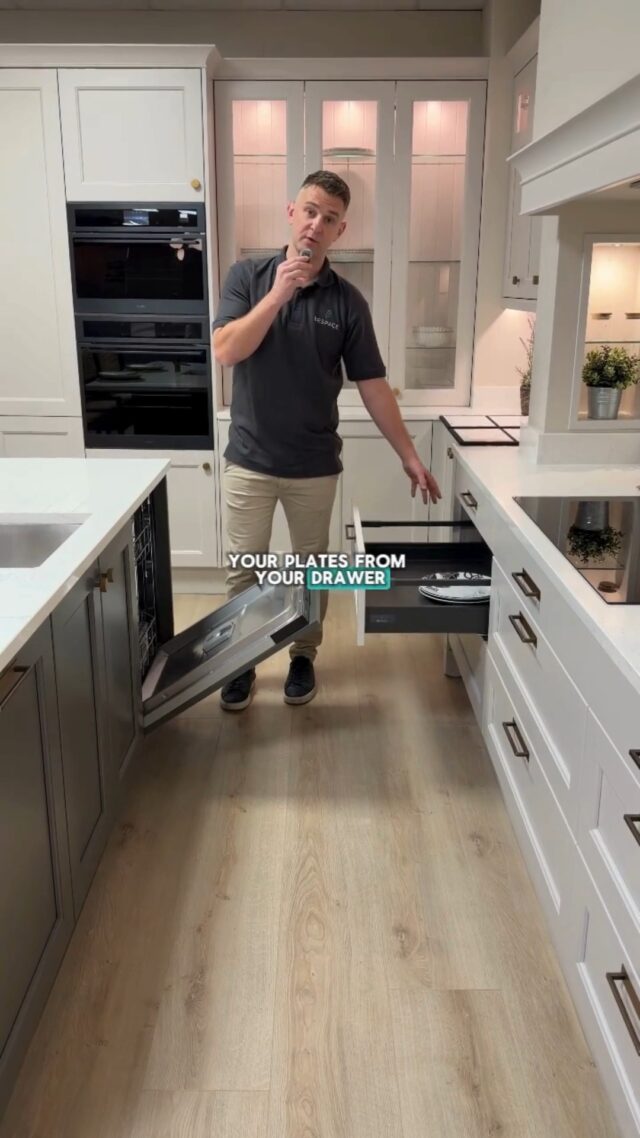 How much space should you leave between your kitchen island and countertops? 🤔

Around one meter is our go-to. This leaves enough room to open drawers, pull out bins and even unload your dishes straight to their drawers 🙌

Every space is fully bespoke, so we can customise the width to suit your kitchen and lifestyle. Upgrade your space today | Link in bio