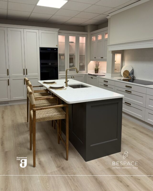 Style, storage, and convenience all in one kitchen 🙌

This kitchen has a mix of glass door presses, an integrated fridge and a hidden pantry keeping clutter at bay. The island also features a built-in sink, dishwasher and more presses giving this kitchen ample storage 

Book a consultation or visit our showrooms today | Link in bio